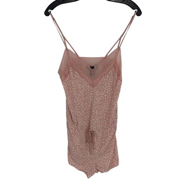 $5/$25 Victoria’s Secret One piece Pink Animal Print Sleeper Size XS - Picture 1 of 6